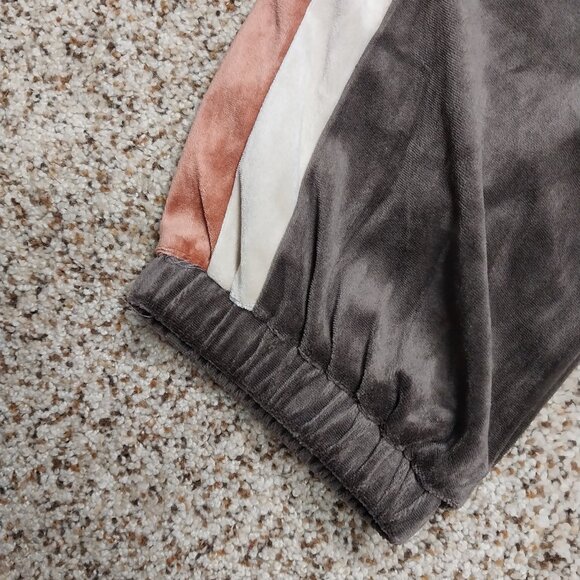 3665 Size Medium Easel Two Piece Hooded Zip up Jogger Set, NWT. Pit to pit 25" - Picture 5 of 7